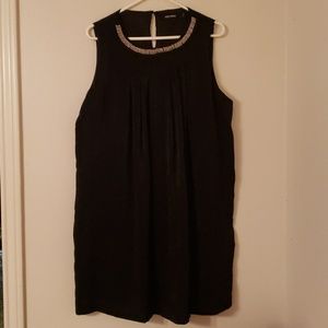 Black velvet kiss milk gold peated neckline dress